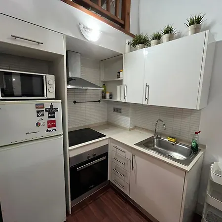 Centrally In The Heart Of Raval Appartamento Barcellona